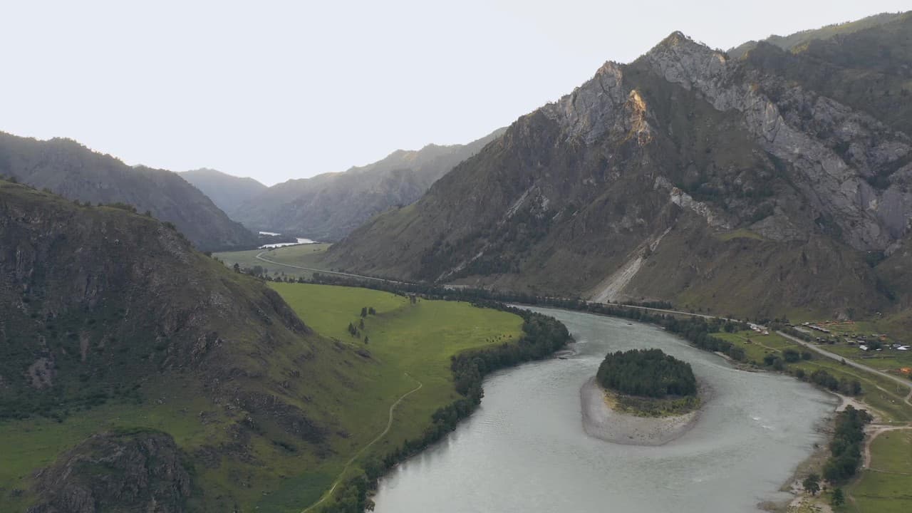 Omslagsbild föreställande natur och berg